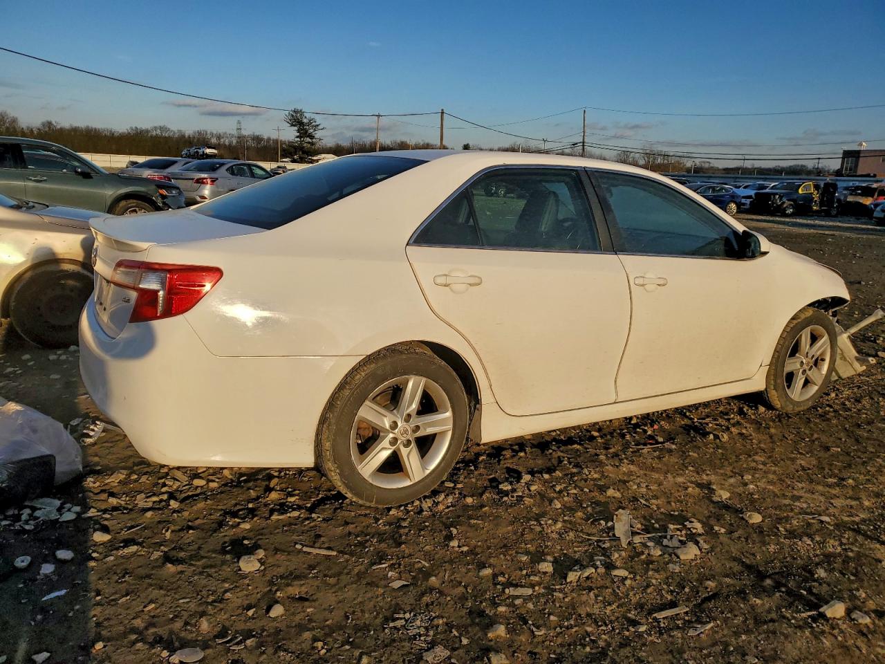 Toyota Camry L Image 3