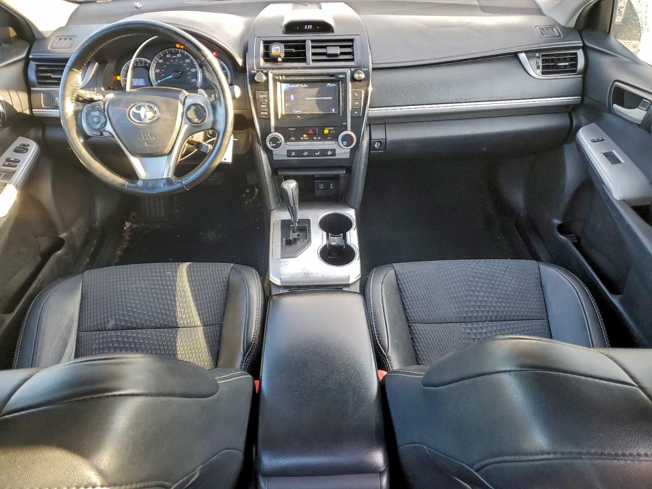 Toyota Camry L Image 11