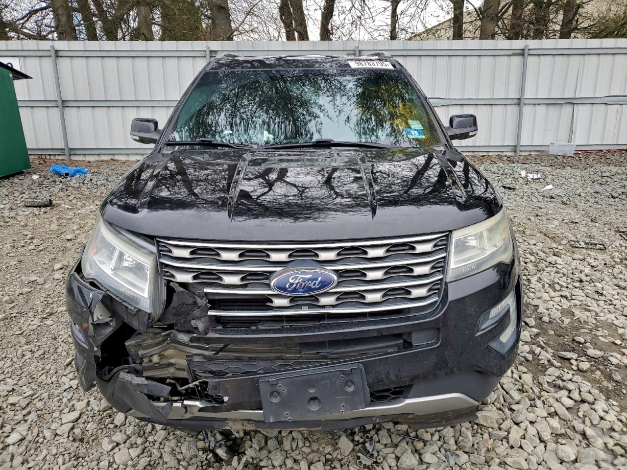 Ford Explorer Xlt Image 3