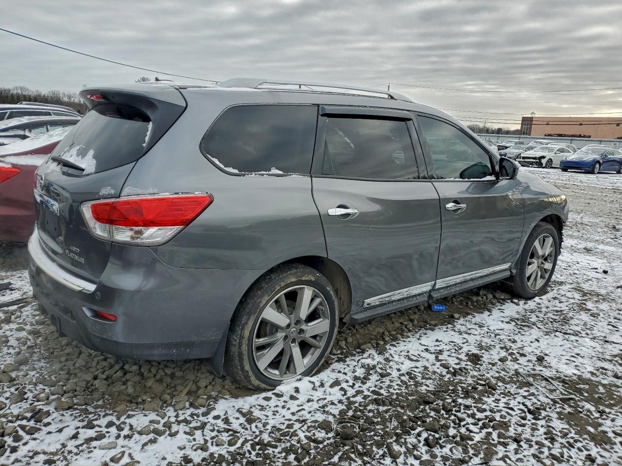 Nissan Pathfinder S Image 3