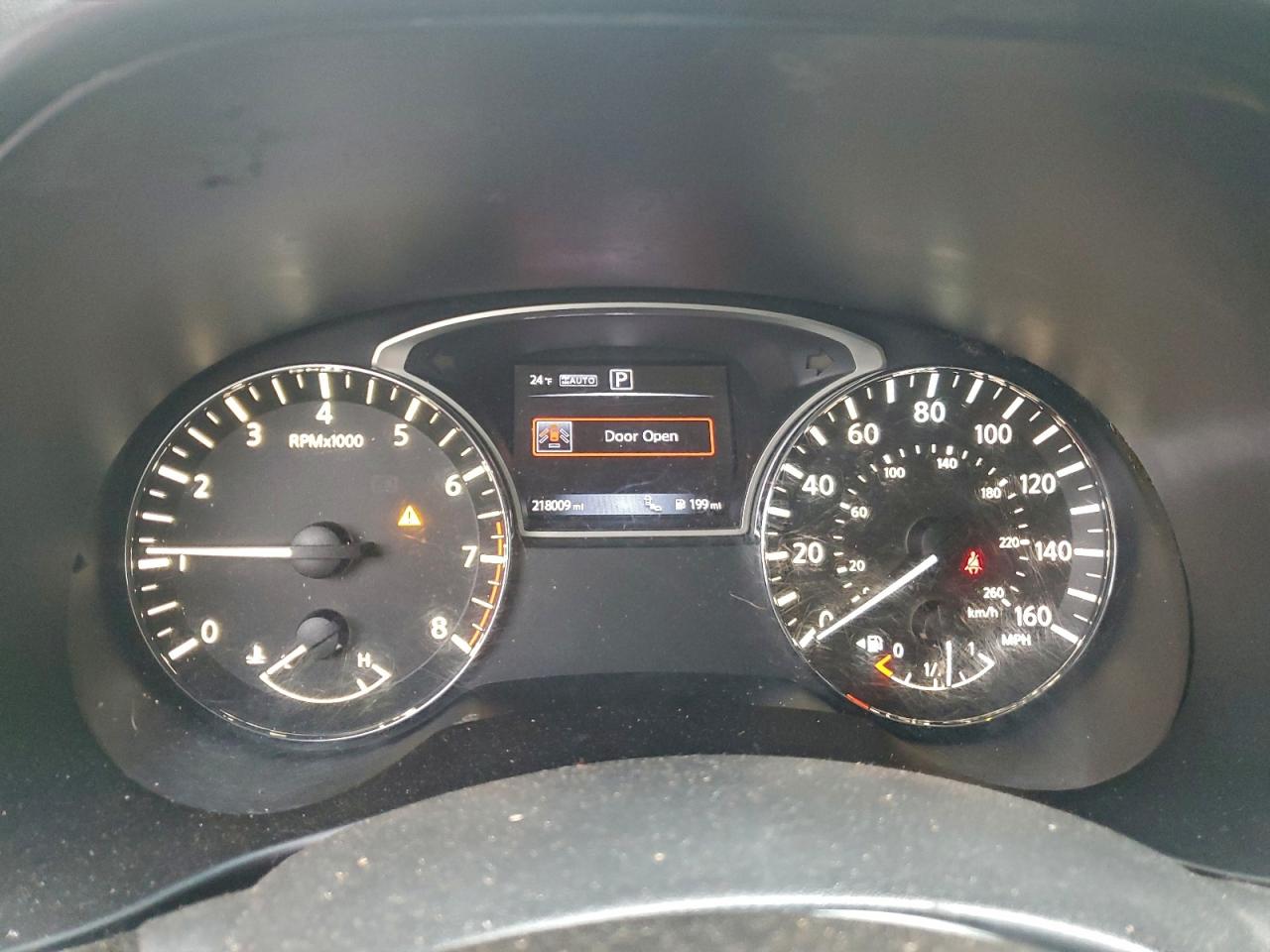 Nissan Pathfinder S Image 8