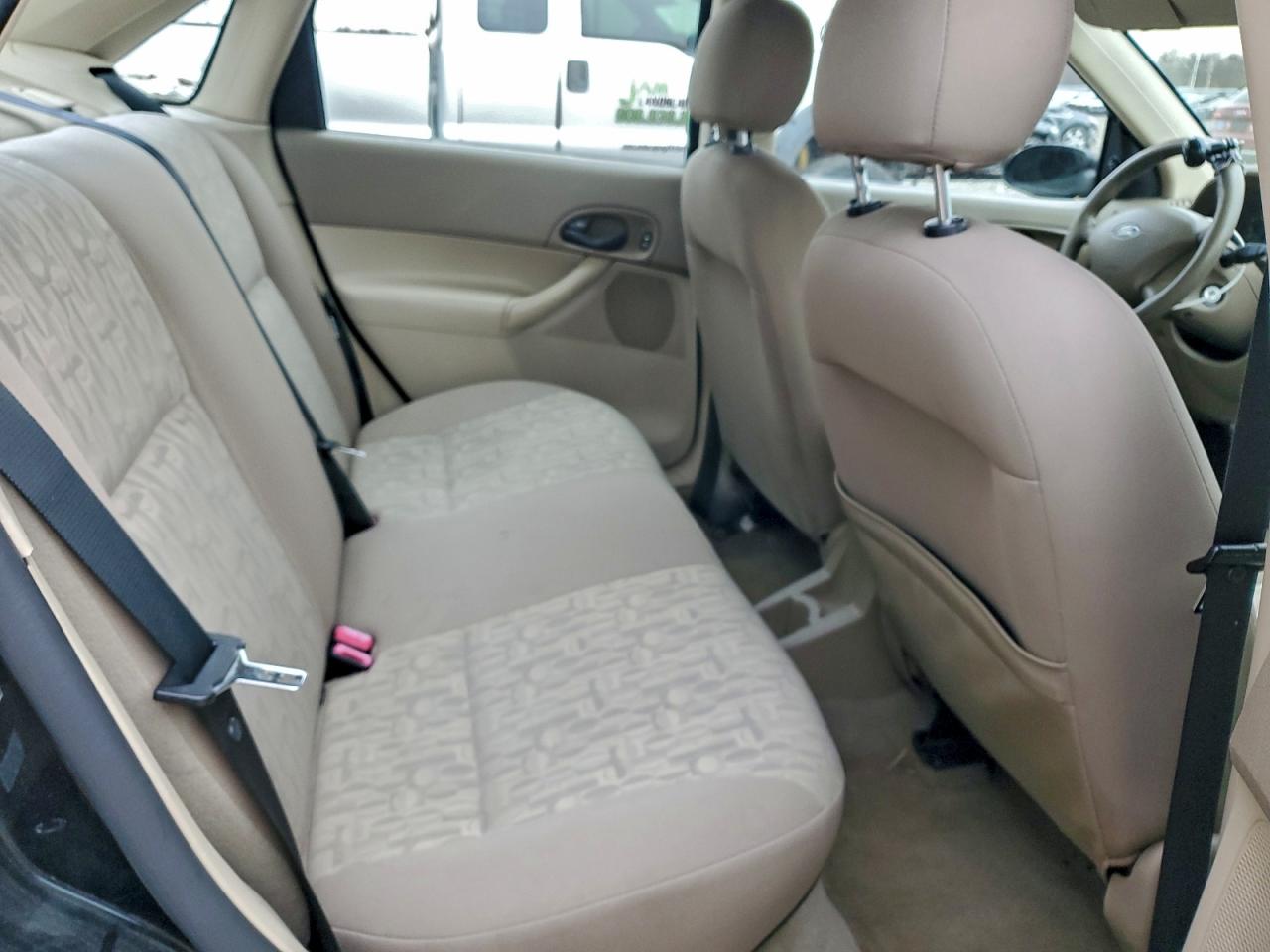 Ford Focus Zx4 Image 9