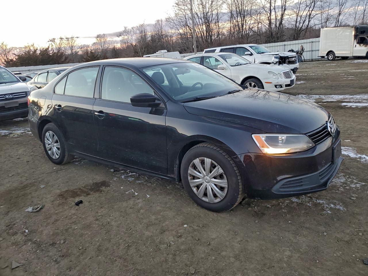 Volkswagen Jetta Base Image 3