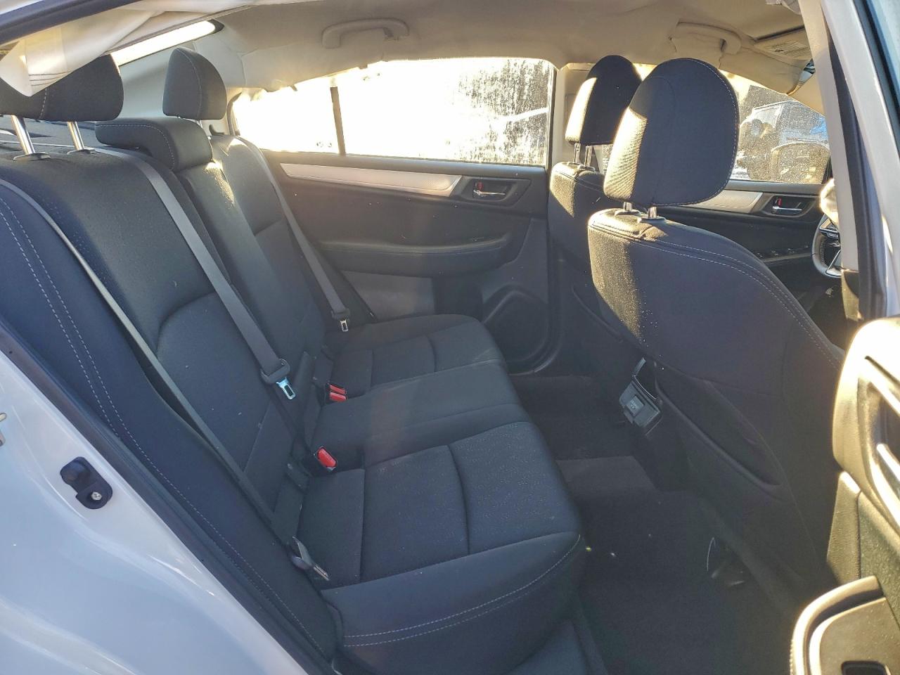 Subaru Legacy 2.5i Premium Image 12