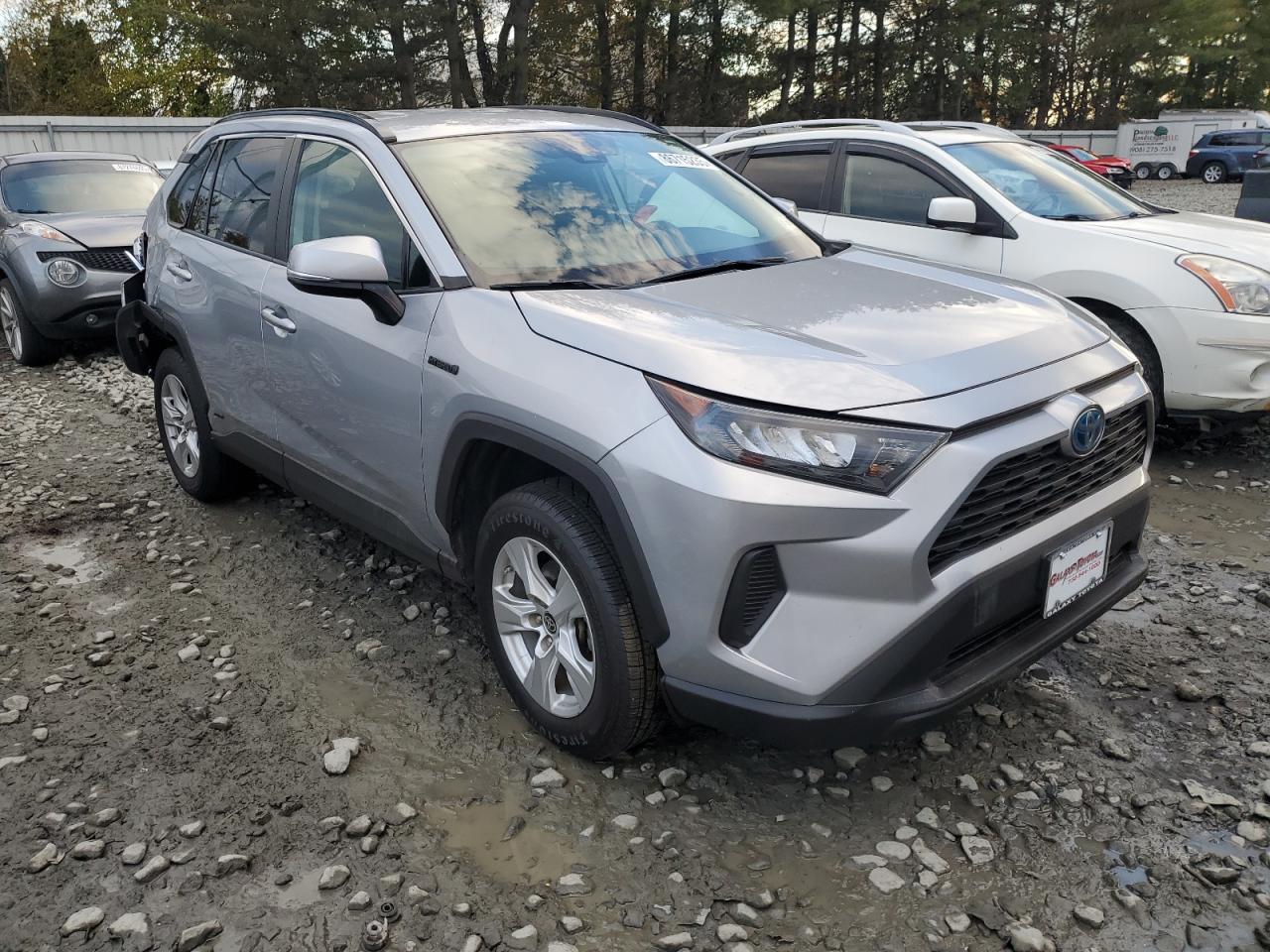 Toyota RAV4 Le Image 4