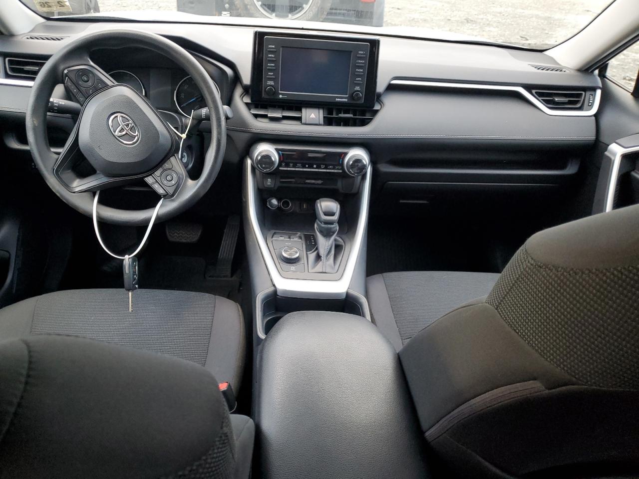 Toyota RAV4 Le Image 12