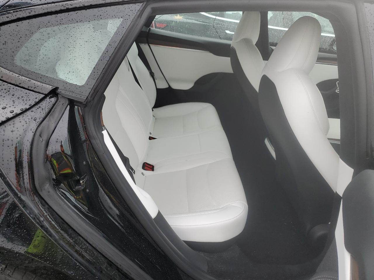 Tesla Model S Image 8