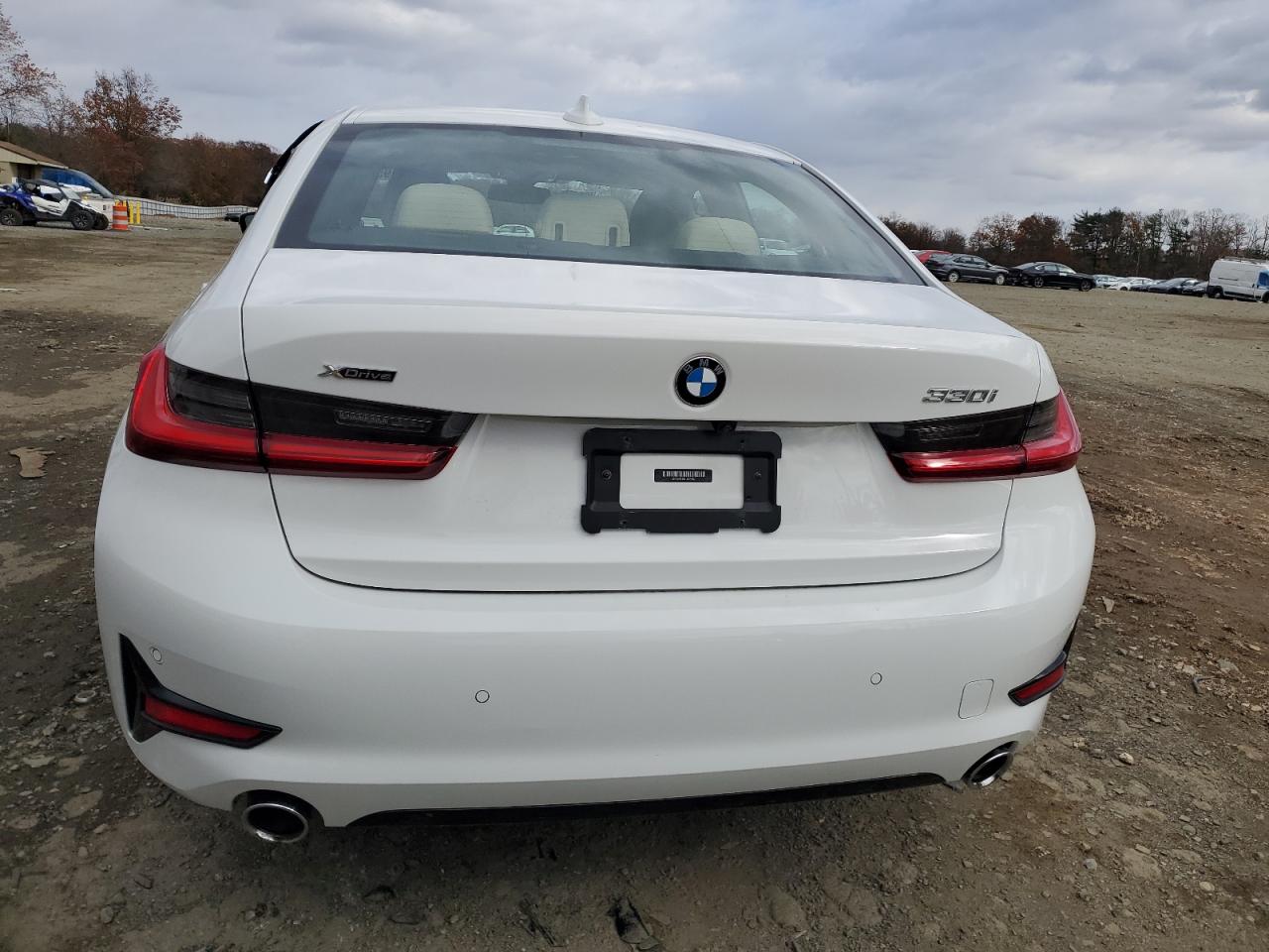 BMW 3 Series Image 10