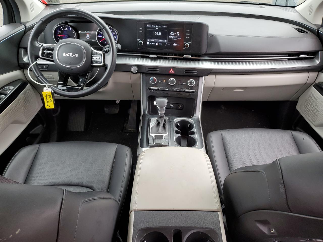 Kia Carnival Lx Image 8