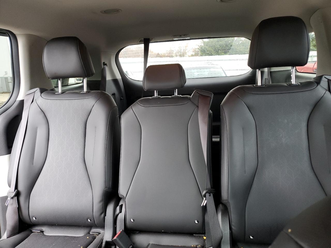 Kia Carnival Lx Image 9