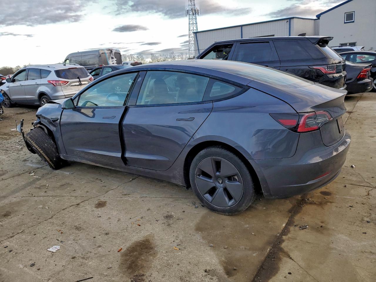 Tesla Model 3 Image 4