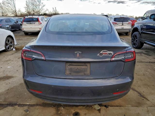 Tesla Model 3 Image 7