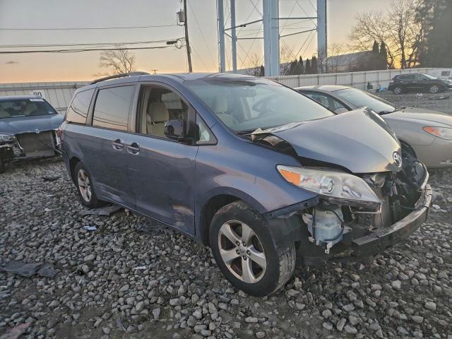Toyota Sienna Le Image 5