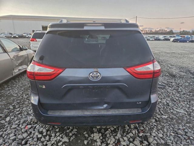 Toyota Sienna Le Image 10