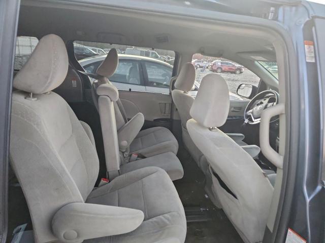 Toyota Sienna Le Image 11