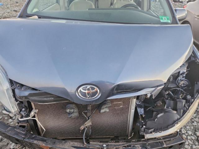 Toyota Sienna Le Image 9