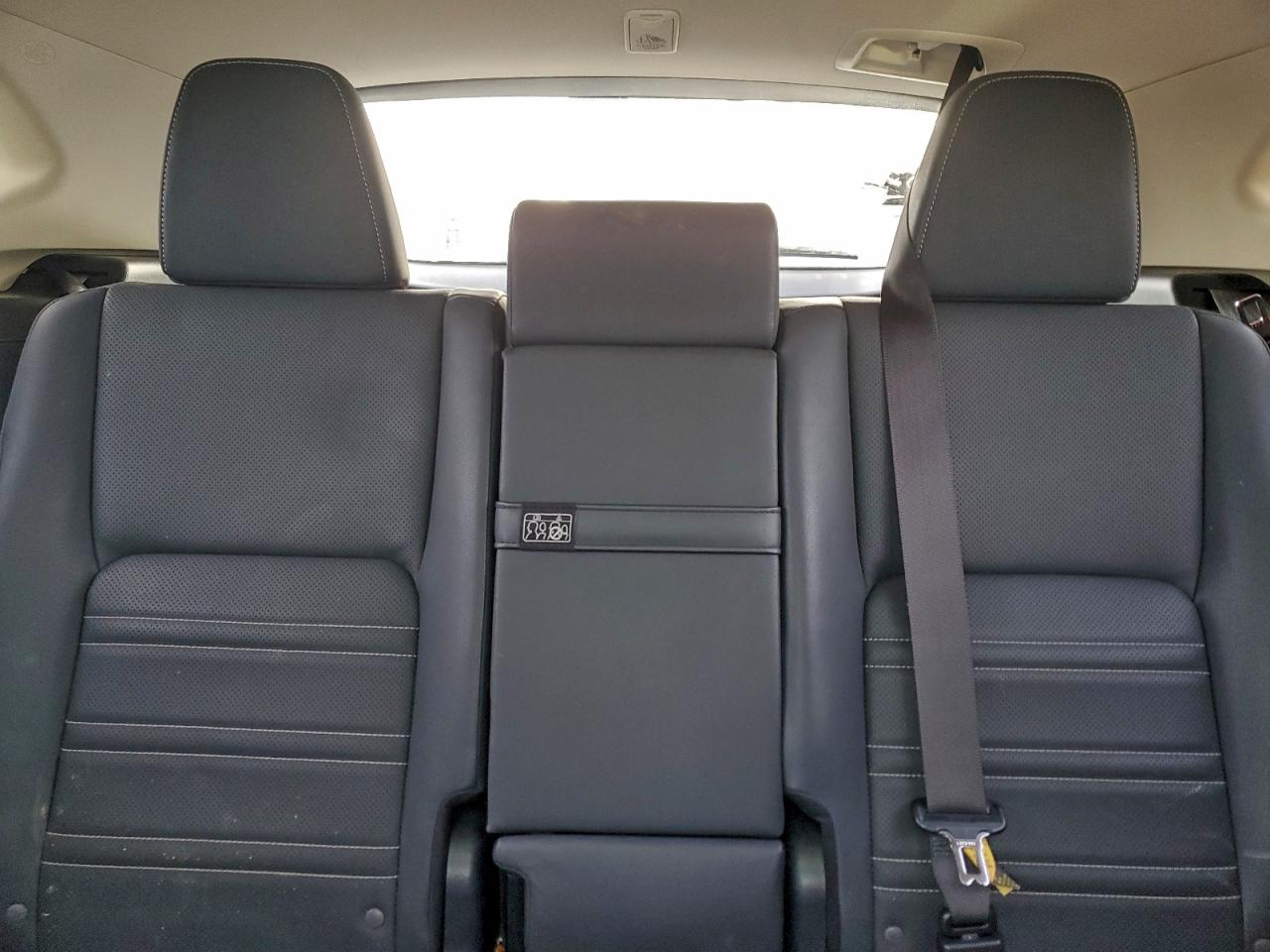 Lexus NX 300 Base Image 6