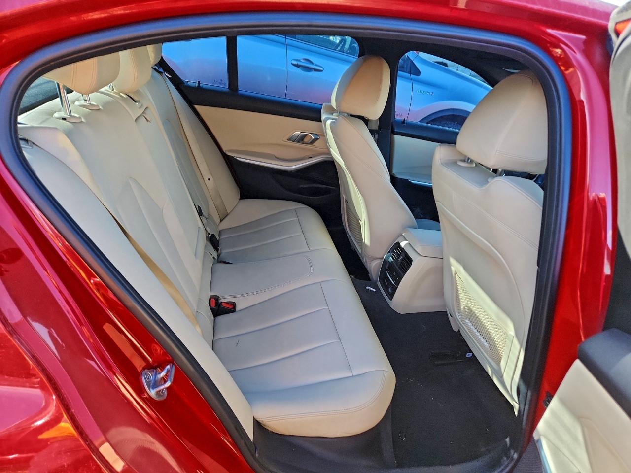 BMW 3 Series Image 8