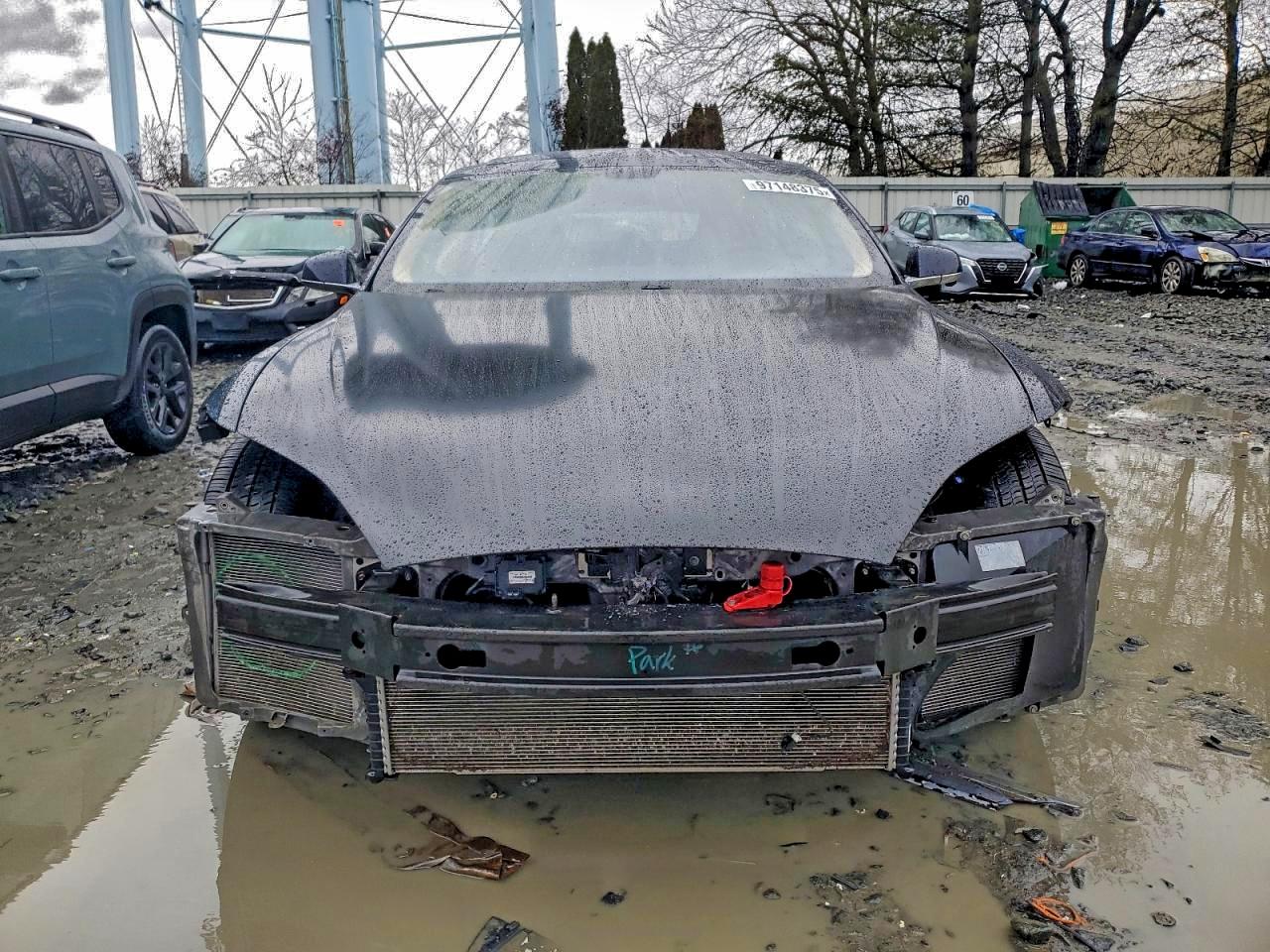 Tesla Model S Image 8