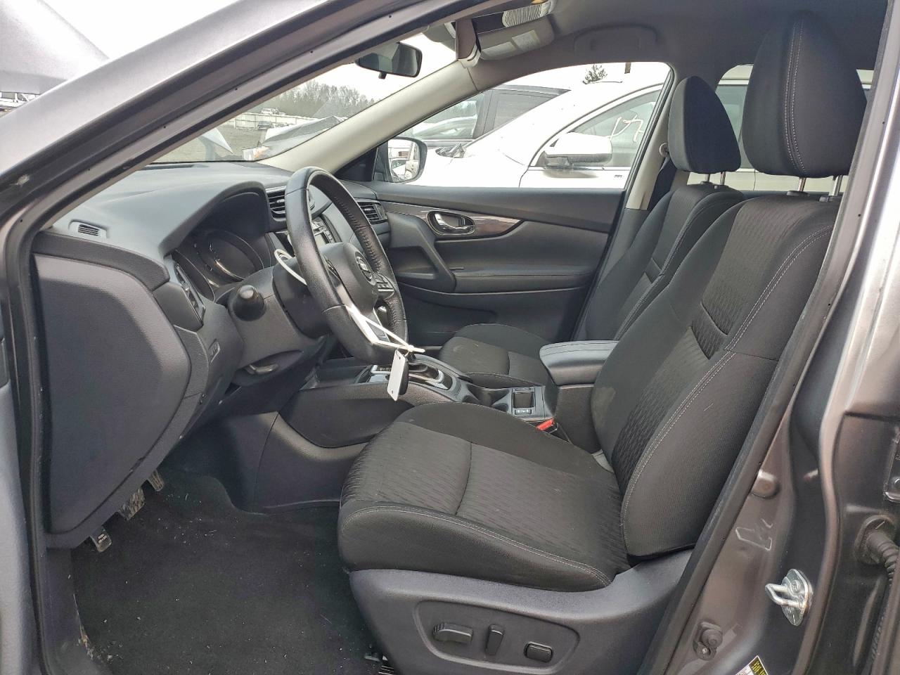 Nissan Rogue S Image 3