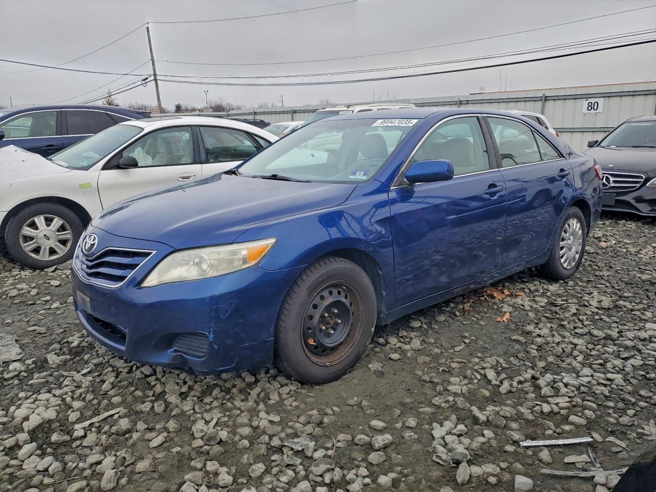 Toyota Camry Base Image 1