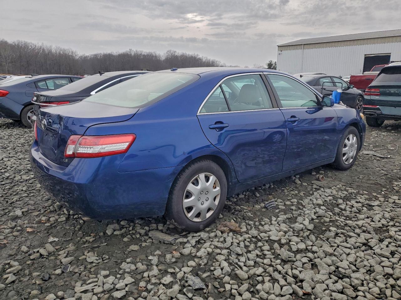 Toyota Camry Base Image 8