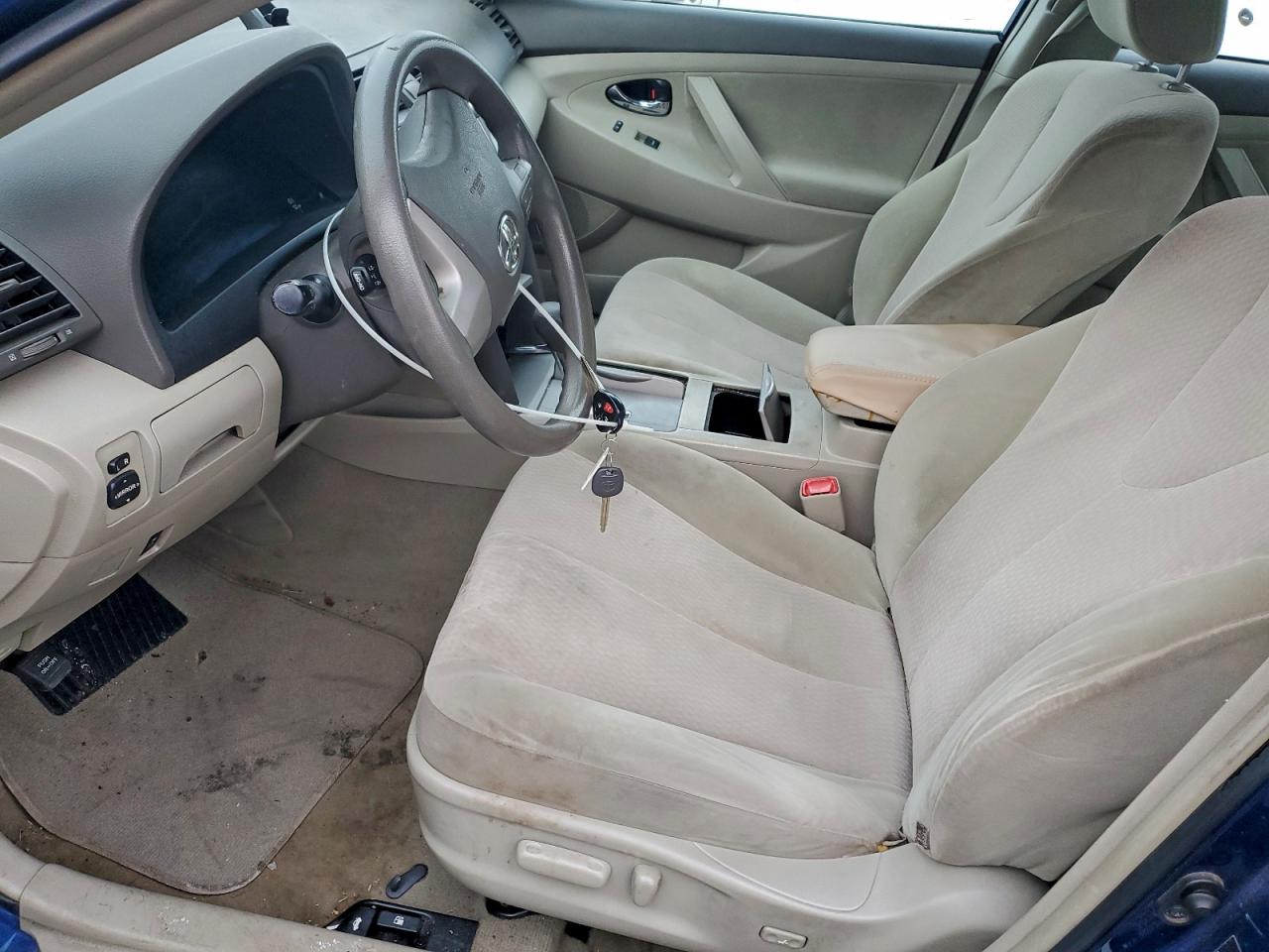 Toyota Camry Base Image 5