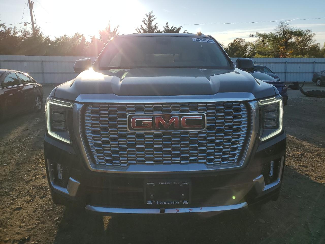 GMC Yukon Denali Image 5