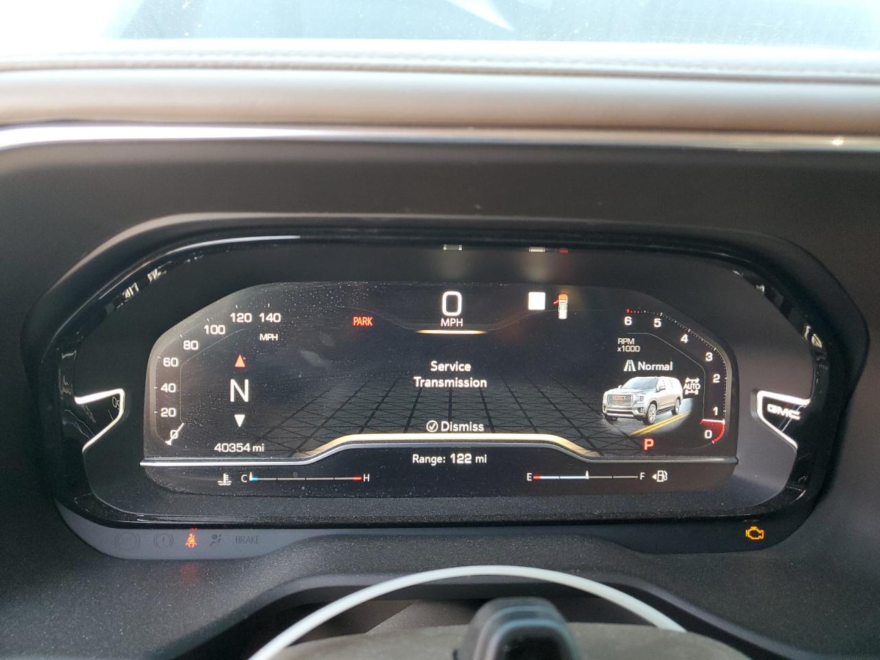 GMC Yukon Denali Image 8