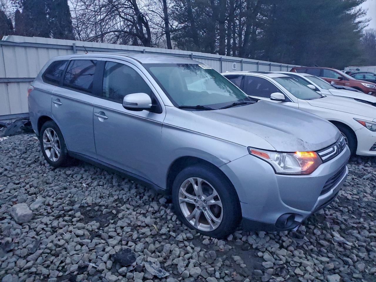Mitsubishi Outlander Se Image 11