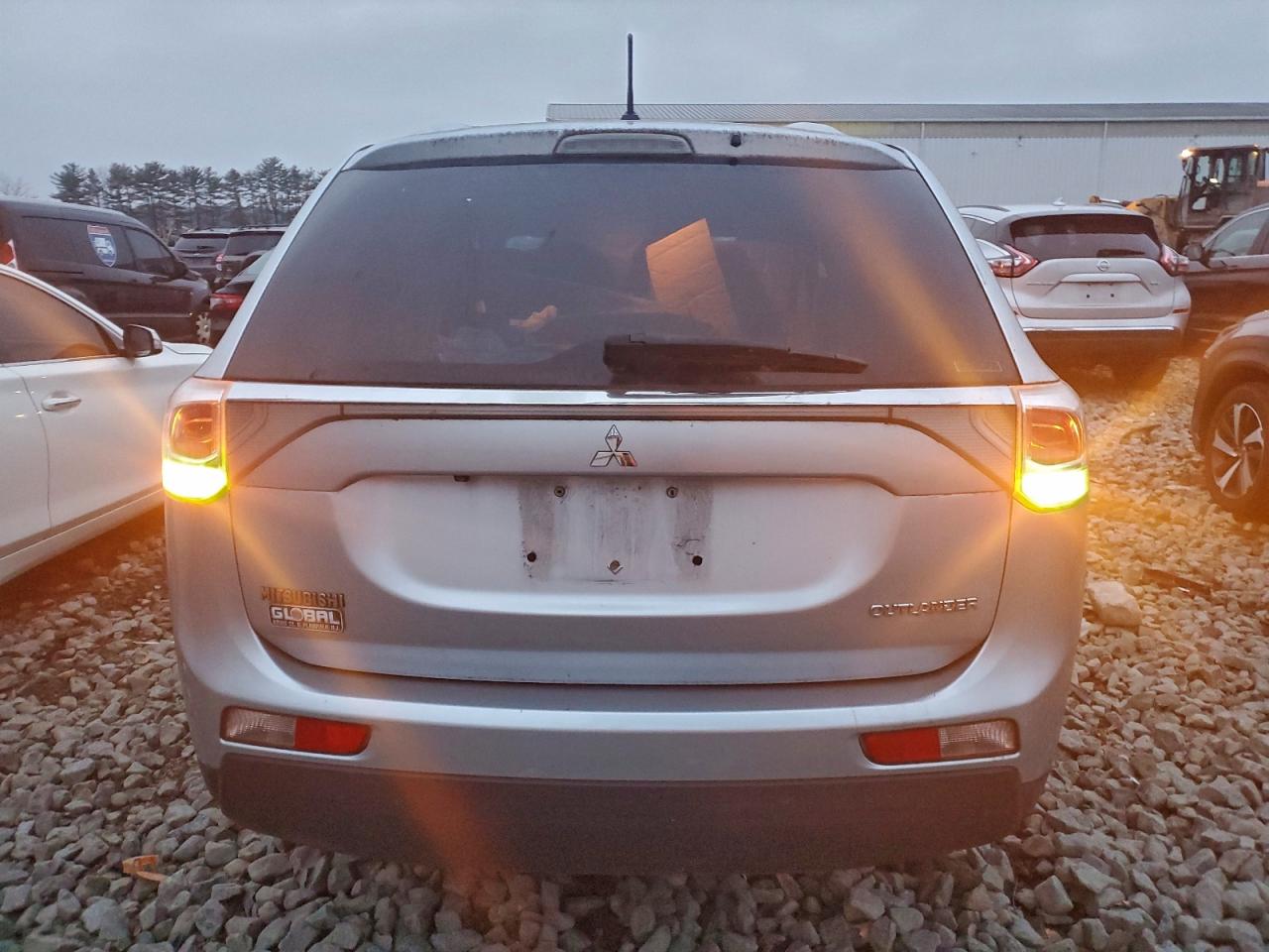 Mitsubishi Outlander Se Image 9