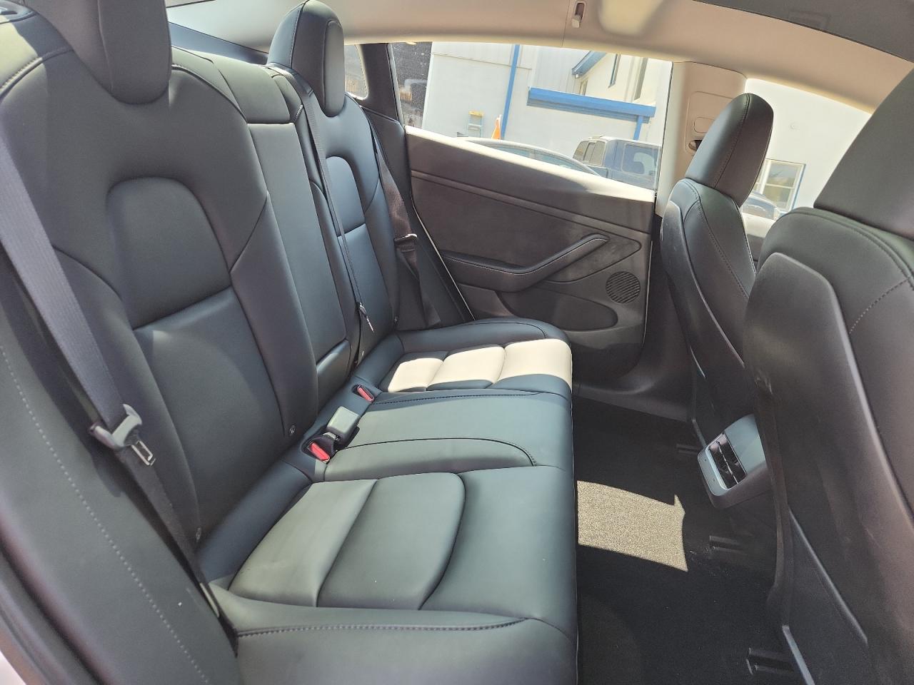 Tesla Model 3 Image 7