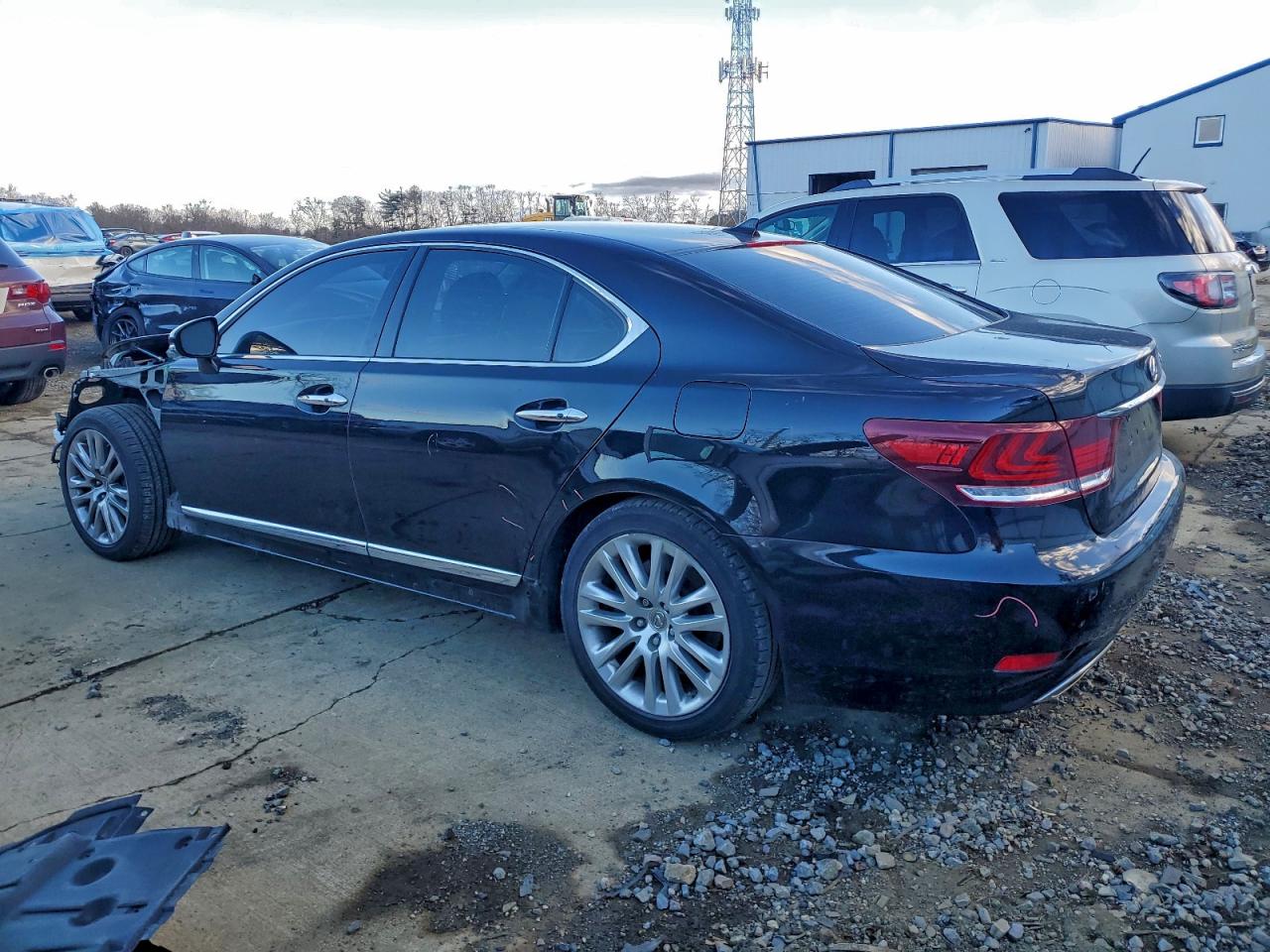 Lexus LS 460 Image 13