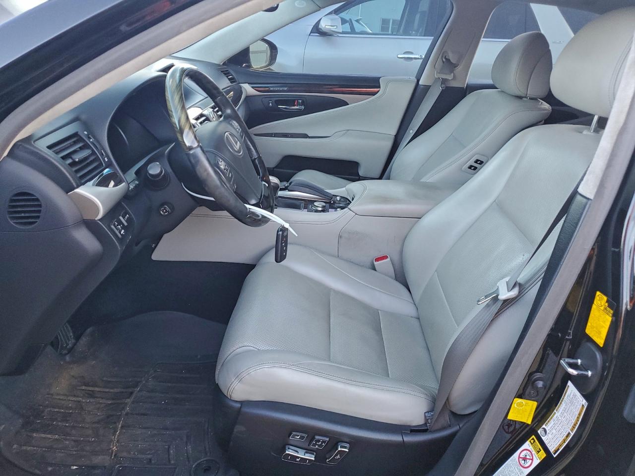 Lexus LS 460 Image 12