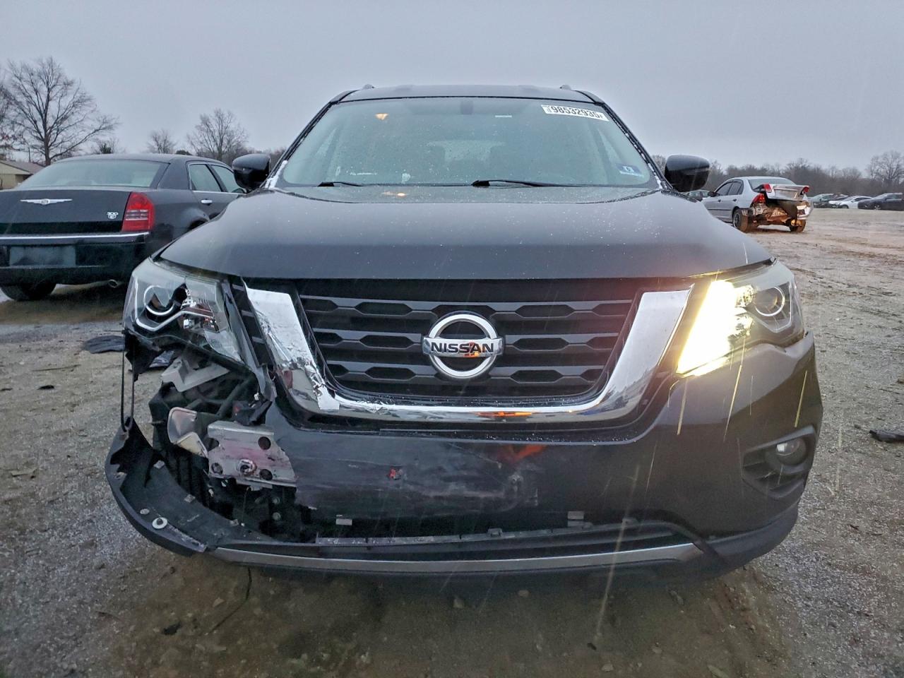 Nissan Pathfinder S Image 3