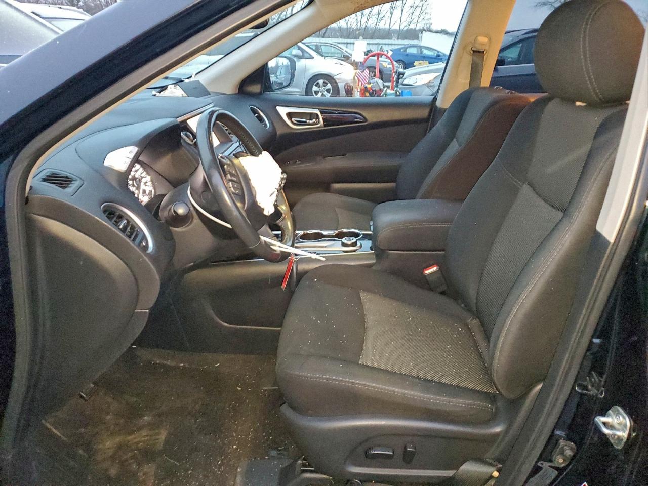 Nissan Pathfinder S Image 9