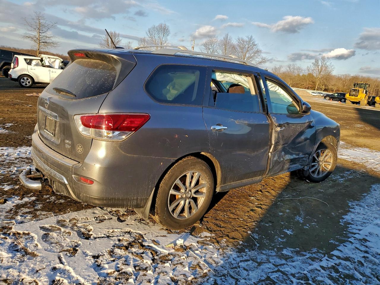 Nissan Pathfinder S Image 5