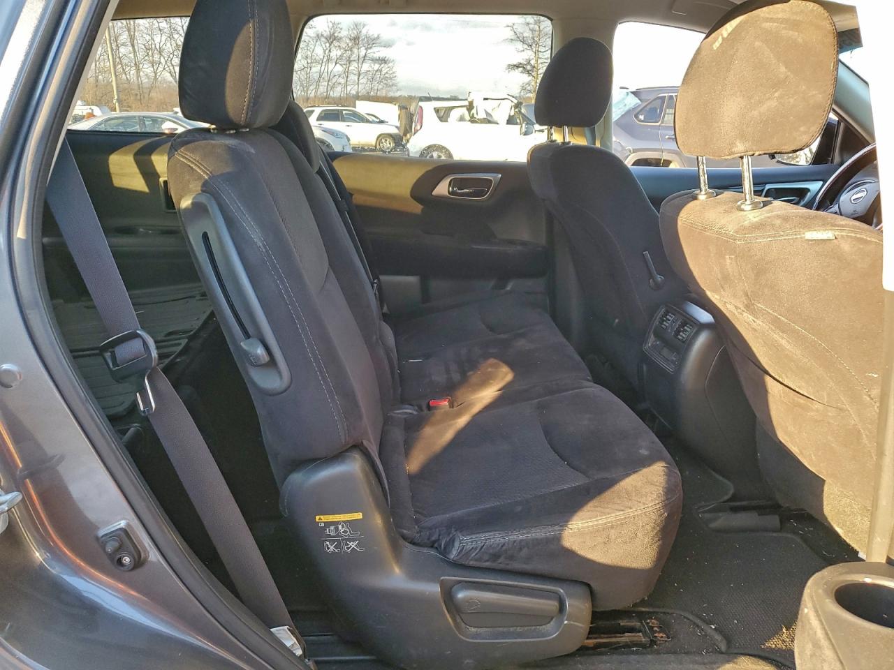 Nissan Pathfinder S Image 8