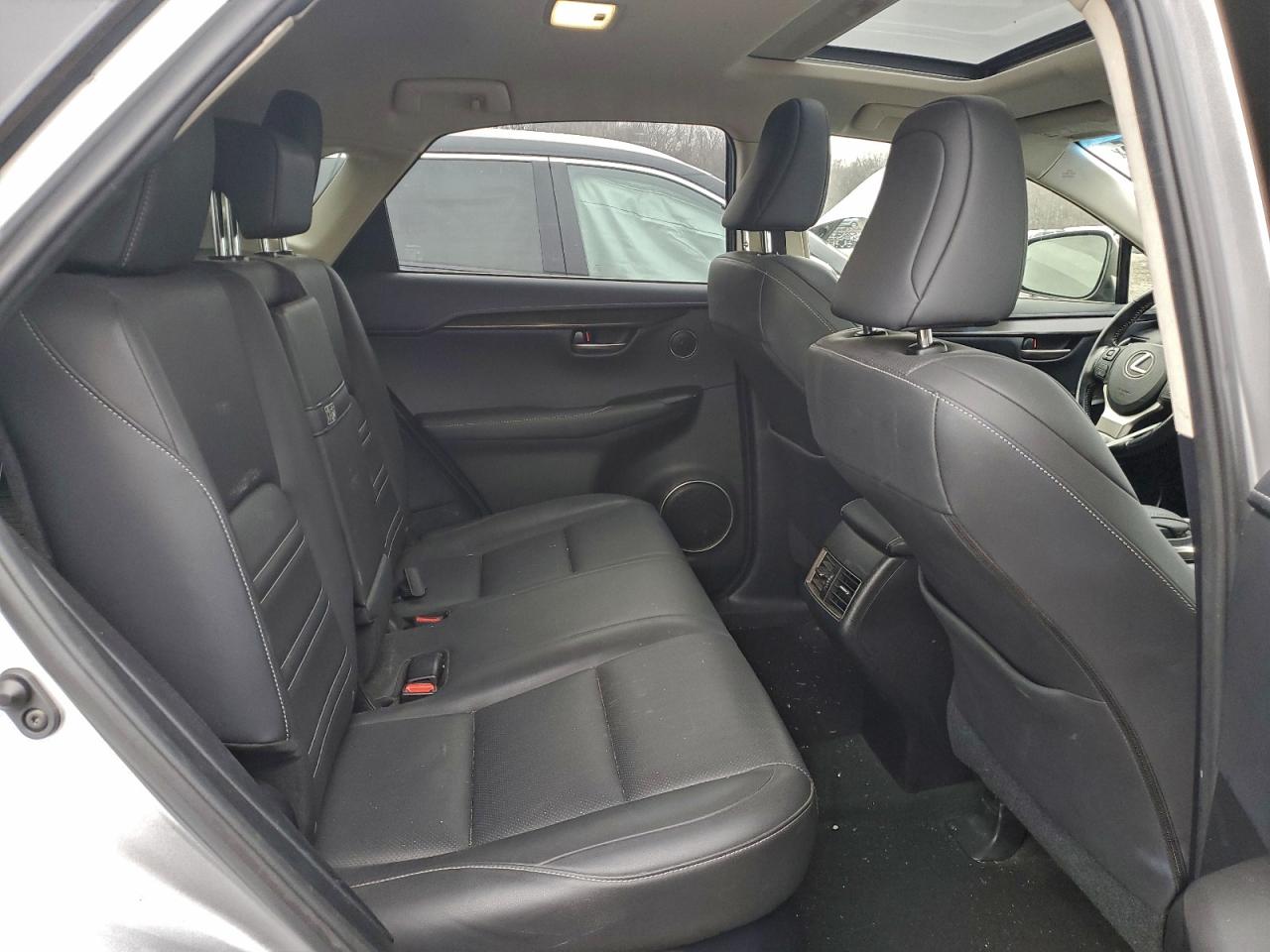 Lexus NX 200t Image 10