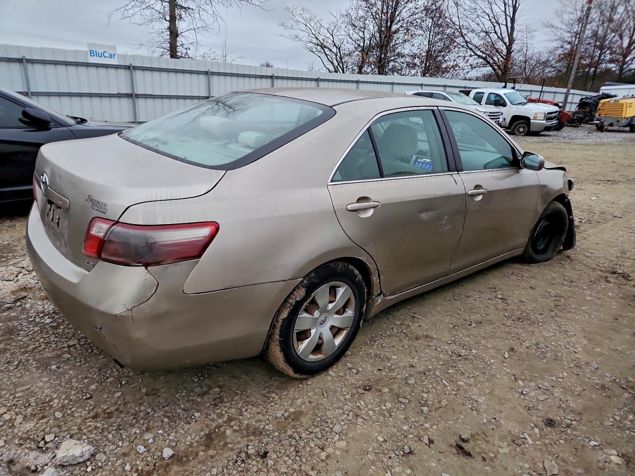 Toyota Camry Base Image 9