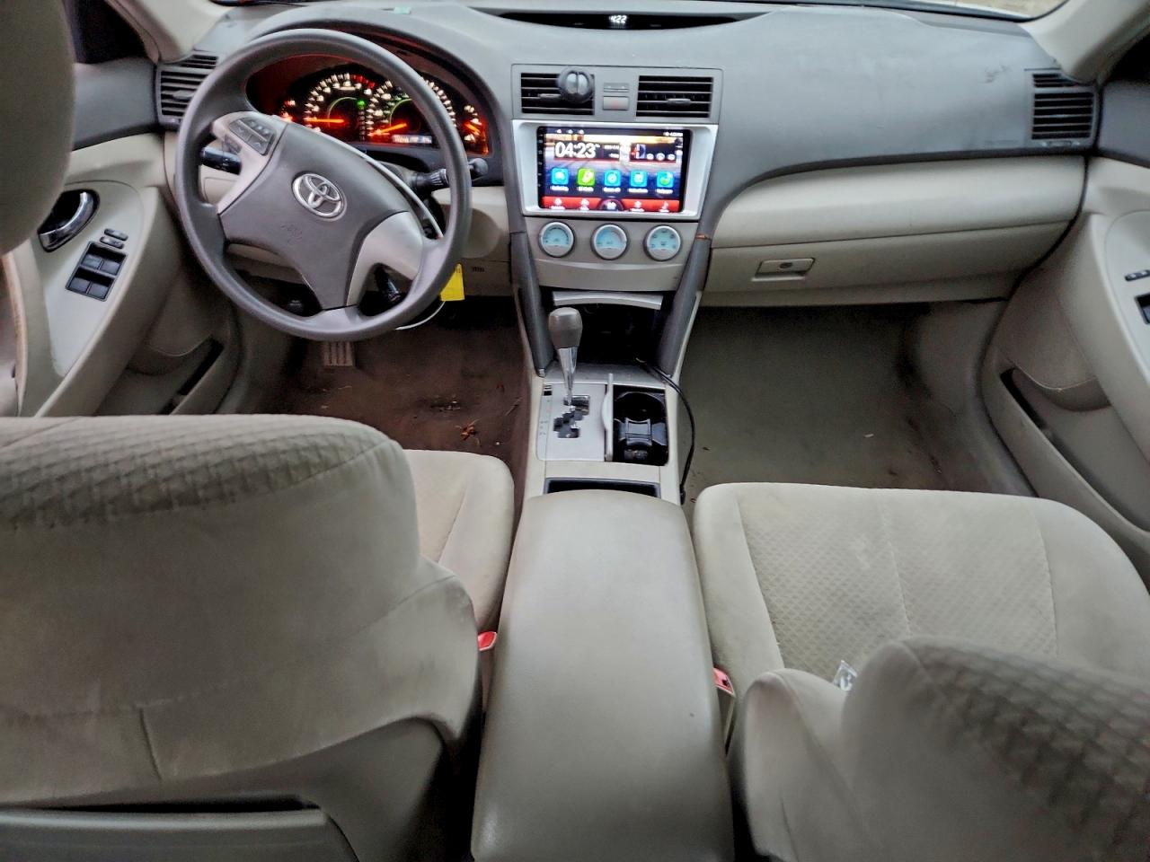 Toyota Camry Base Image 7