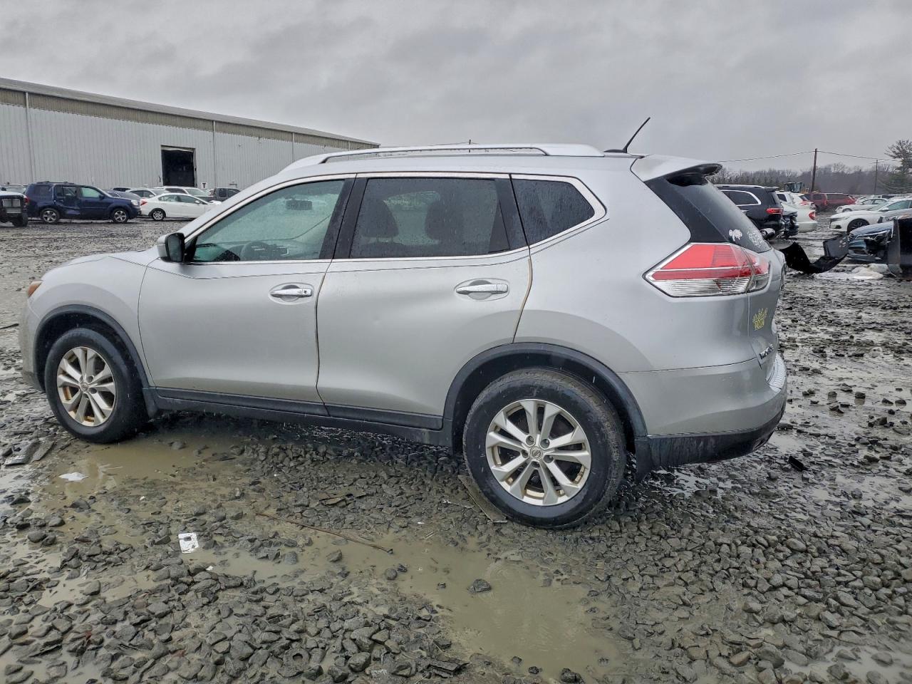 Nissan Rogue S Image 2