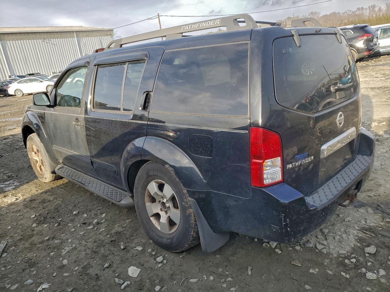 Nissan Pathfinder Le Image 2