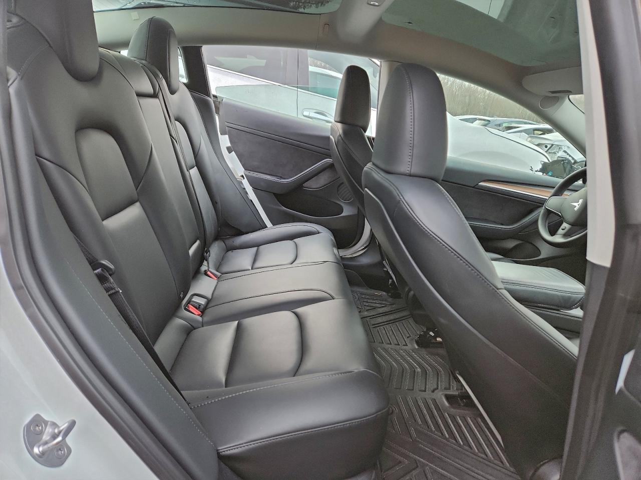 Tesla Model 3 Image 7