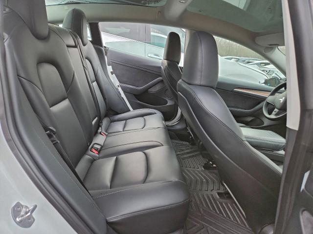 Tesla Model 3 Image 7