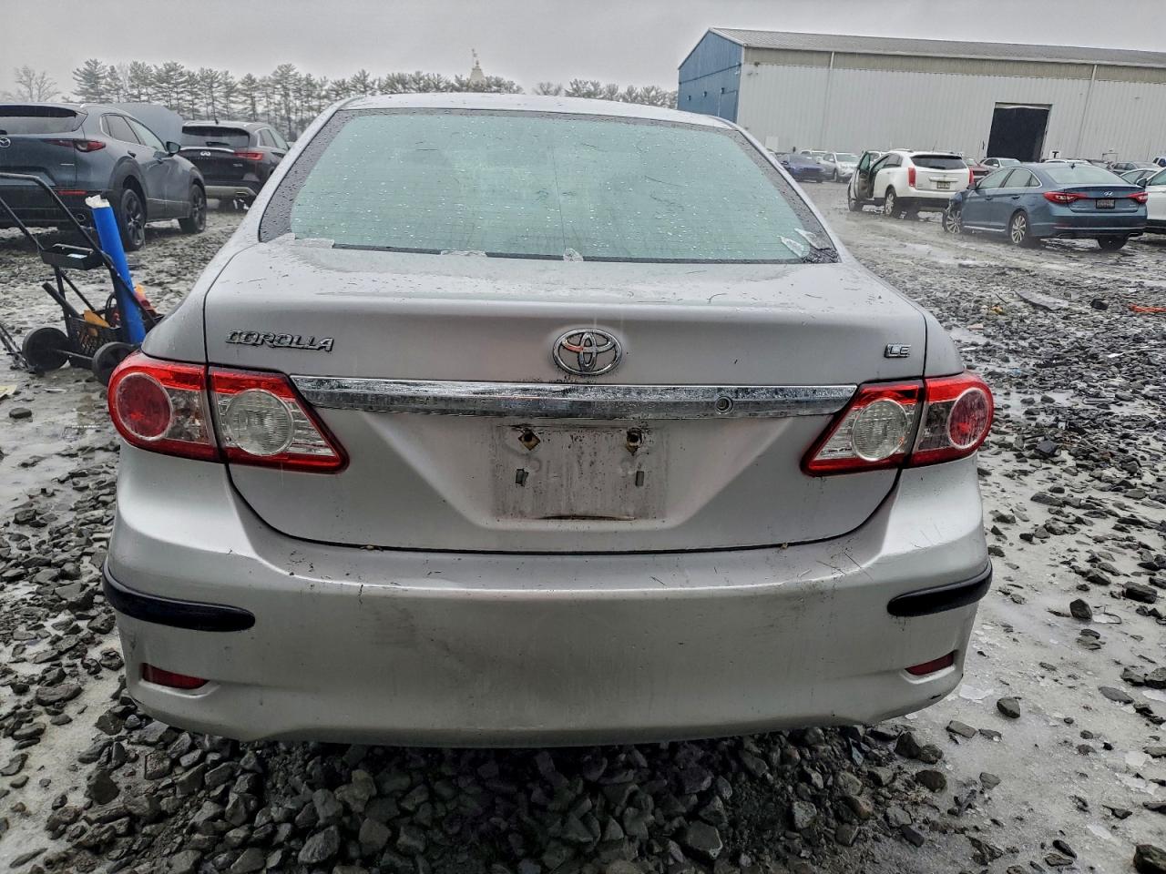 Toyota Corolla Base Image 12