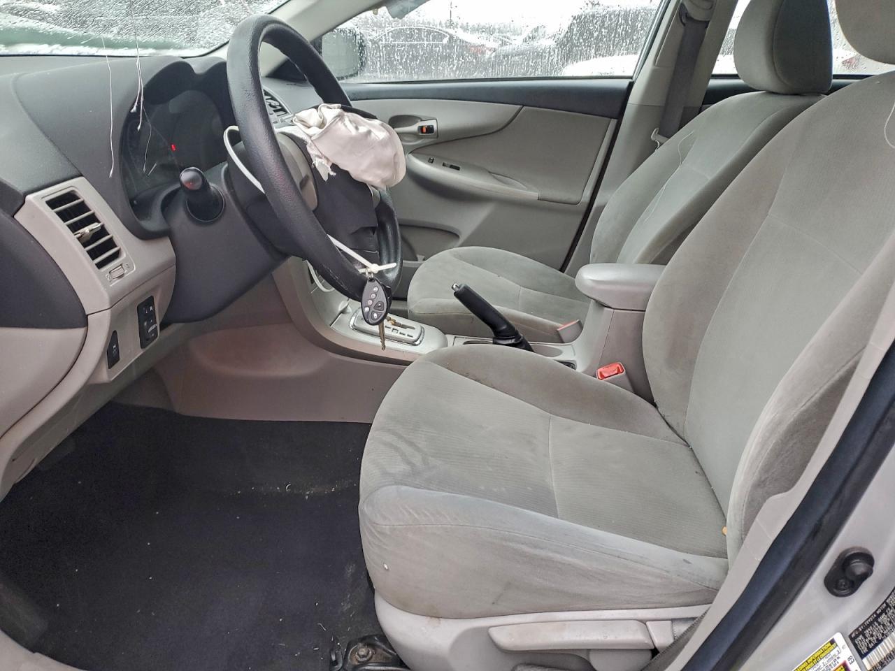 Toyota Corolla Base Image 5