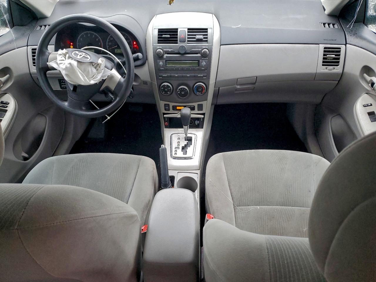 Toyota Corolla Base Image 10