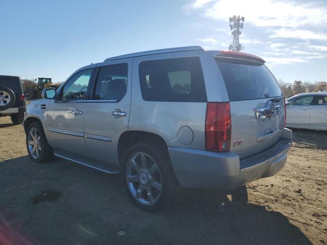 Cadillac Escalade Luxury Image 2