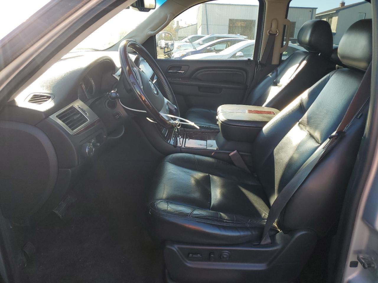 Cadillac Escalade Luxury Image 11